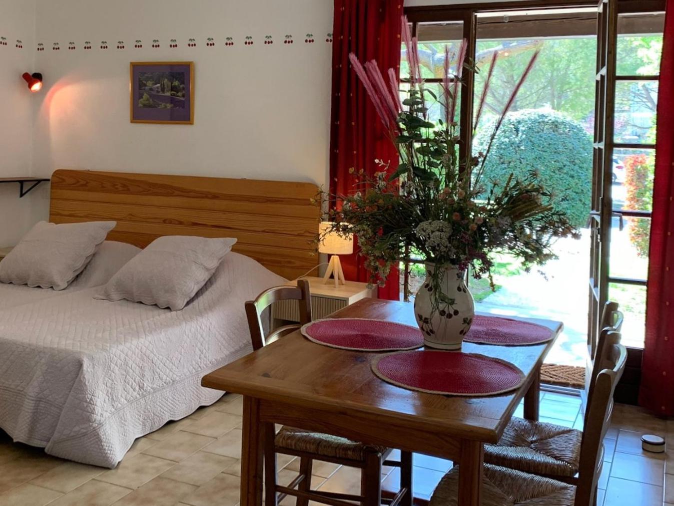 Gite La Loge 142 Route De Carpentras 84210 ונאסק מראה חיצוני תמונה